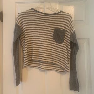 Cute slightly cropped sweater